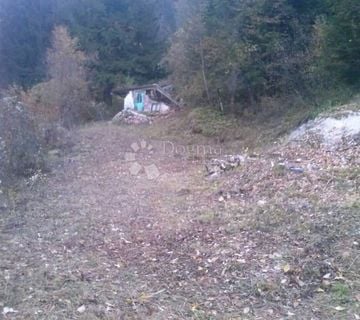 Gorski Kotar Moravice - lijepo osunčano zemljište sa ucrtanom ruševinom - cover