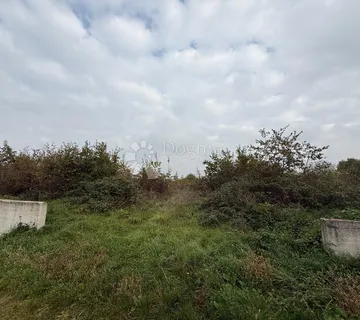 Građevinska parcela na mirnoj lokaciji - cover