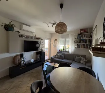 Prodaje se namješten 2S+DB stan – Zadar, Skročini – 45 m² - cover