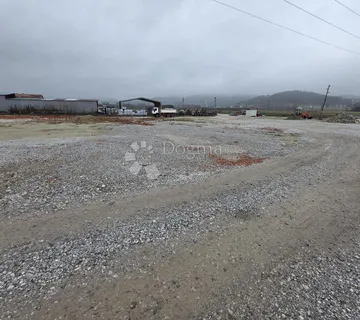 Građevinsko zemljište 7.711m² za najam u mješovitoj zoni uz glavnu cestu - cover