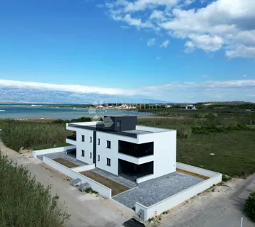 PRIVLAKA - PRODAJE SE MODERNA NOVOGRADNJA S1 -PRIZEMLJE SA VRTOM  - cover