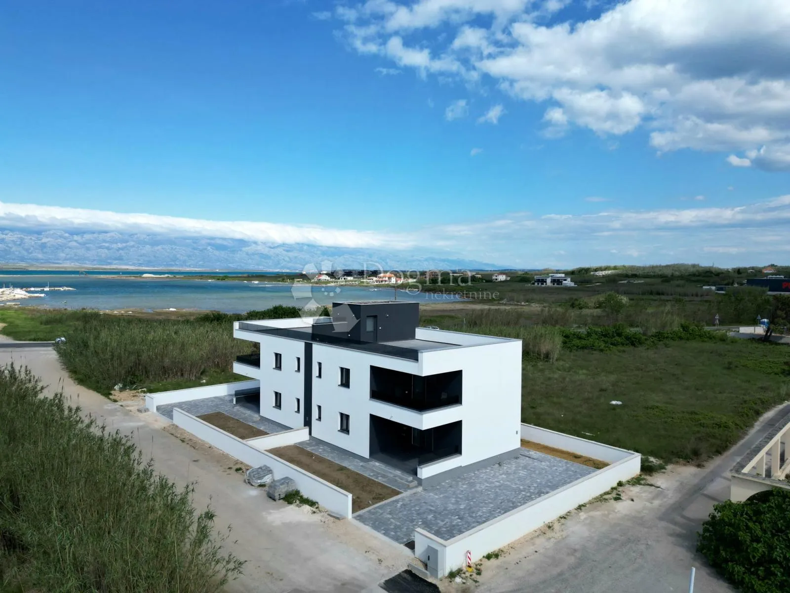 PRIVLAKA - PRODAJE SE MODERNA NOVOGRADNJA S1 -PRIZEMLJE SA VRTOM  - cover