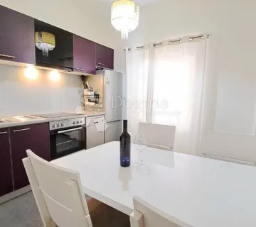 Prodaje se šarmantan jednosoban stan u Kaštel Sućurcu – idealan za život ili investiciju - cover