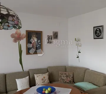 Apartmanska kuća sa velikom okućnicom - cover