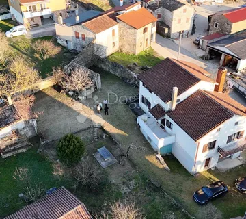 Kuća s potencijalom - Zarečki krov  - cover