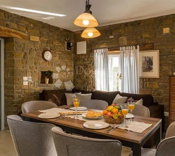 2 PREKRASNE AUTOHTONE KUĆE SA OTVORENIM POGLEDOM - cover