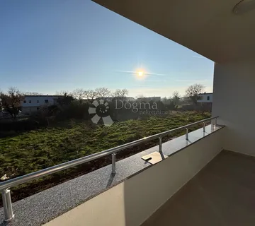 Moderni 2-sobni stan u novogradnji, 800 m od mora - cover