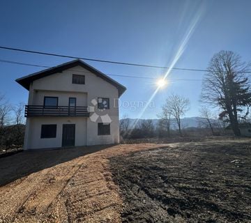 KUĆA U PRIRODI I UCRTANI OBJEKT S POGLEDOM VELEBIT - cover