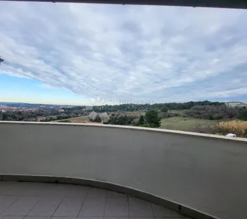 TROSOBAN STAN S DVIJE TERASE - PULA, VIDIKOVAC - cover