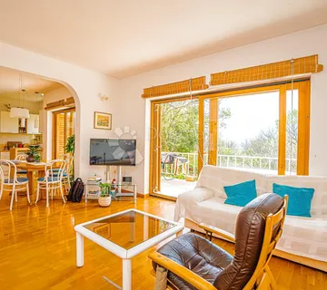 SAMOSTOJEĆA KUĆA U KOSTRENI - cover