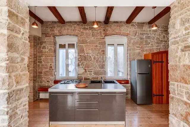 Unikatan predivan stan - cover