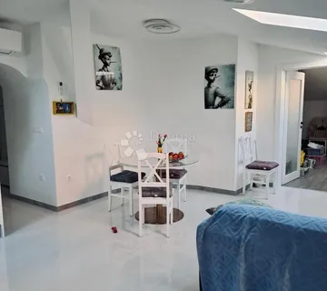Labin luksuzni stan za najam! - cover