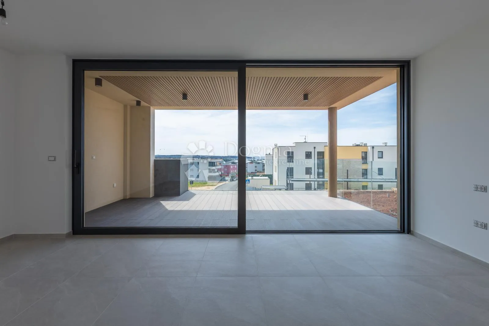 NAJPOŽELJNIJA NOVOGRADNJA U GRADU - STAN B-1-L, NA 1. KATU S POGLEDOM NA MORE - cover