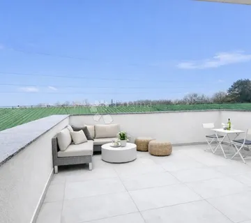 Impresivni novi stan s prostranom terasom i liftom  - cover