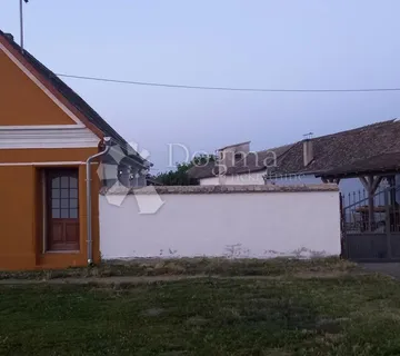 SAMO U NAŠOJ PONUDI -KUĆA SA 4 STANA - cover