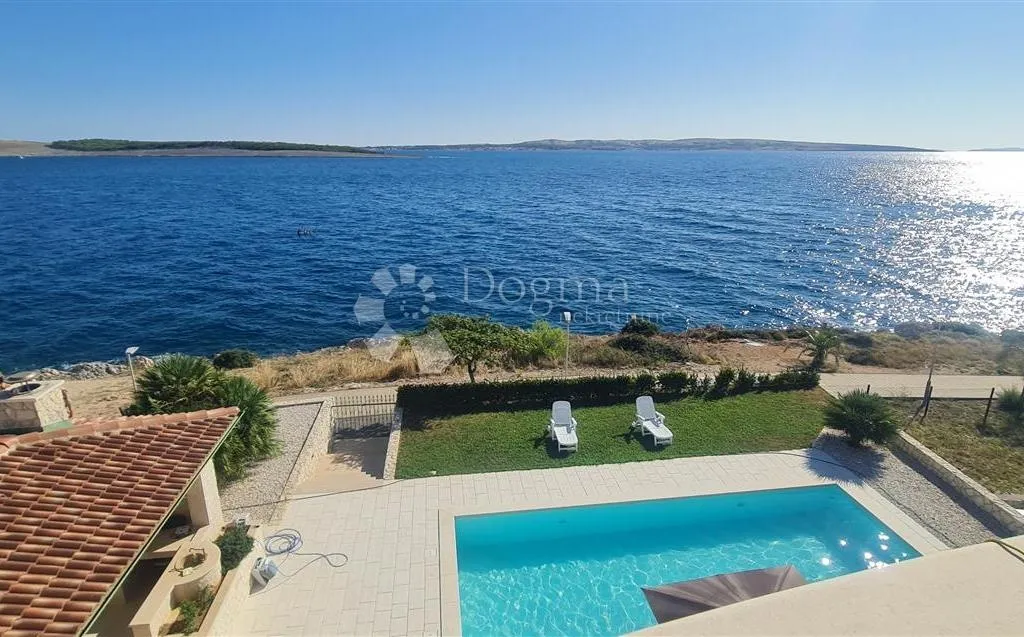 LUKSUZAN APARTMAN PORED MORA U POVLJANI - cover