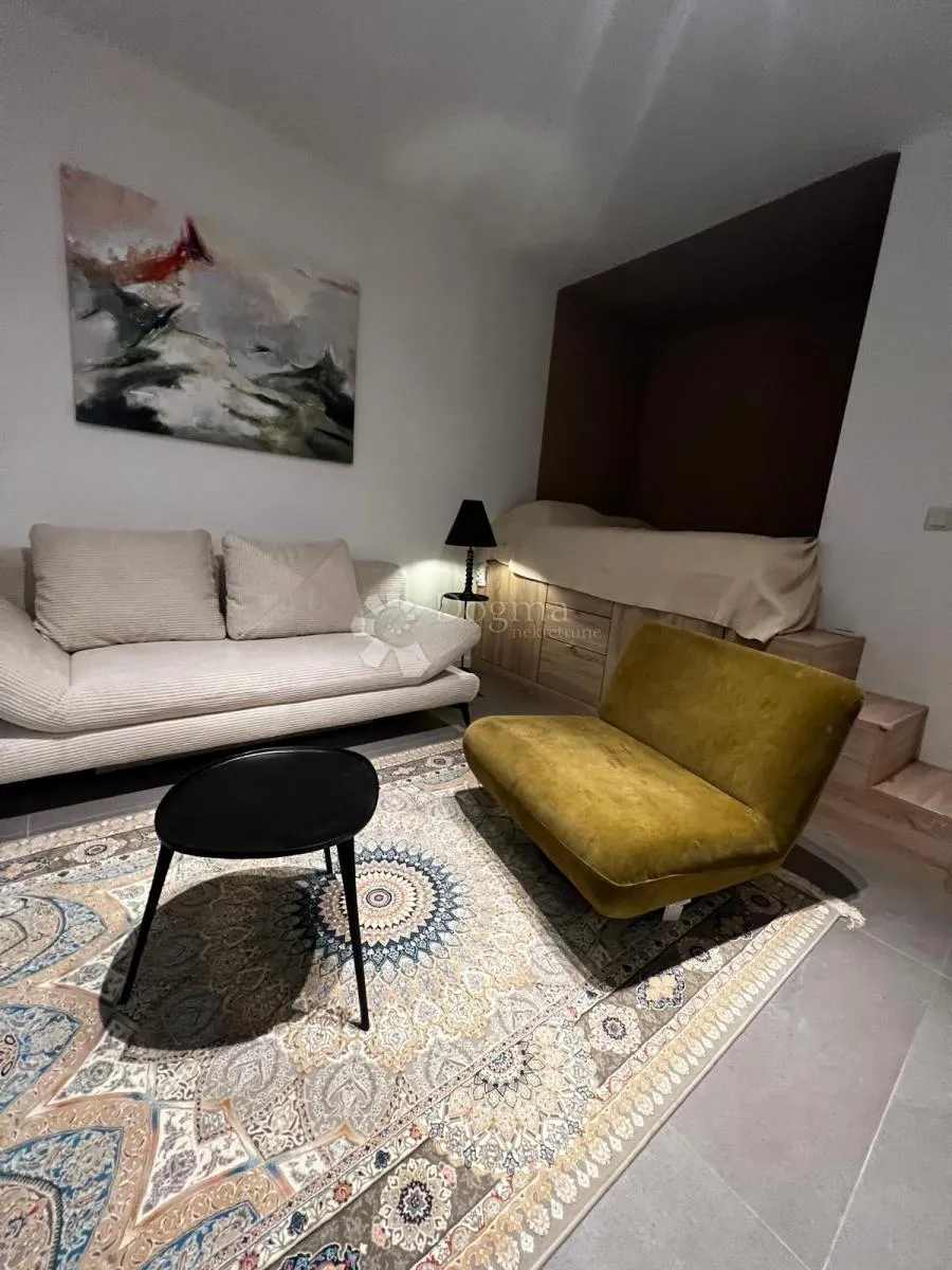 Skriveni dragulj Petrinjske: 25 m2 + terasa + zasebni ulaz - cover