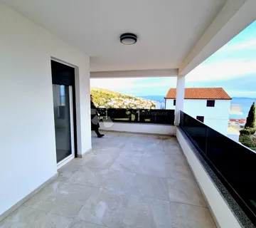 Atraktivan stan novogradnja u Okrugu Gornjem – 200 m od plaže! - cover