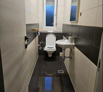 PRILIKA! DVA STANA NA FREKVENTNOJ LOKACIJI! - cover