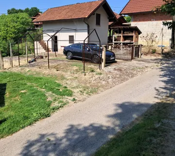 BIJEG U PRIRODU ILI STANOVANJE - cover