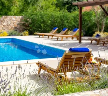 OTOK KRK VILA SA BAZENOM - cover