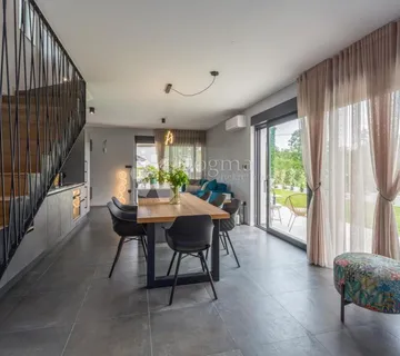 ELEGANTNA KUĆA ZA ODMOR - cover