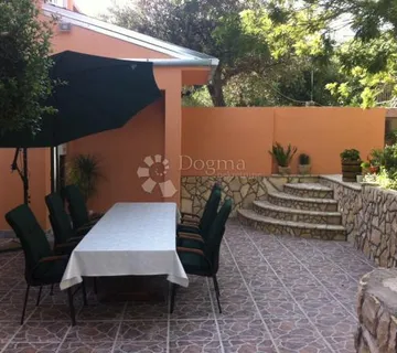 Apartmanska kuća 200 m od mora - cover