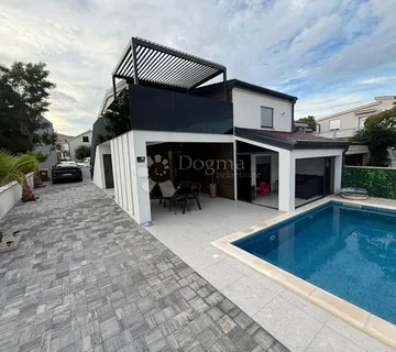 PRODAJE SE MODERNA VILA SA BAZENOM NA OTOKU VIRU - cover