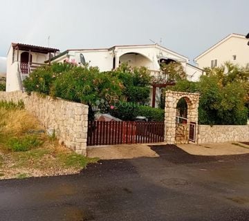 PRILIKA ZA INVESTICIJU - KUĆA SA 4 APARTMANA OTOK PAG - cover