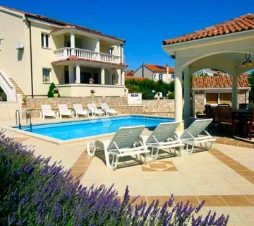 TRIBUNJ - iznimna apartmanska kuća s predivnim vrtom i bazenom - cover