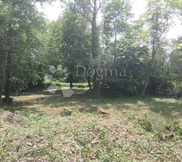 PRODAJE SE GRAŽEVINSKO ZEMLJIŠTE  - cover