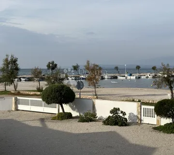 KUĆA PRVI RED DO MORA  VIR - cover