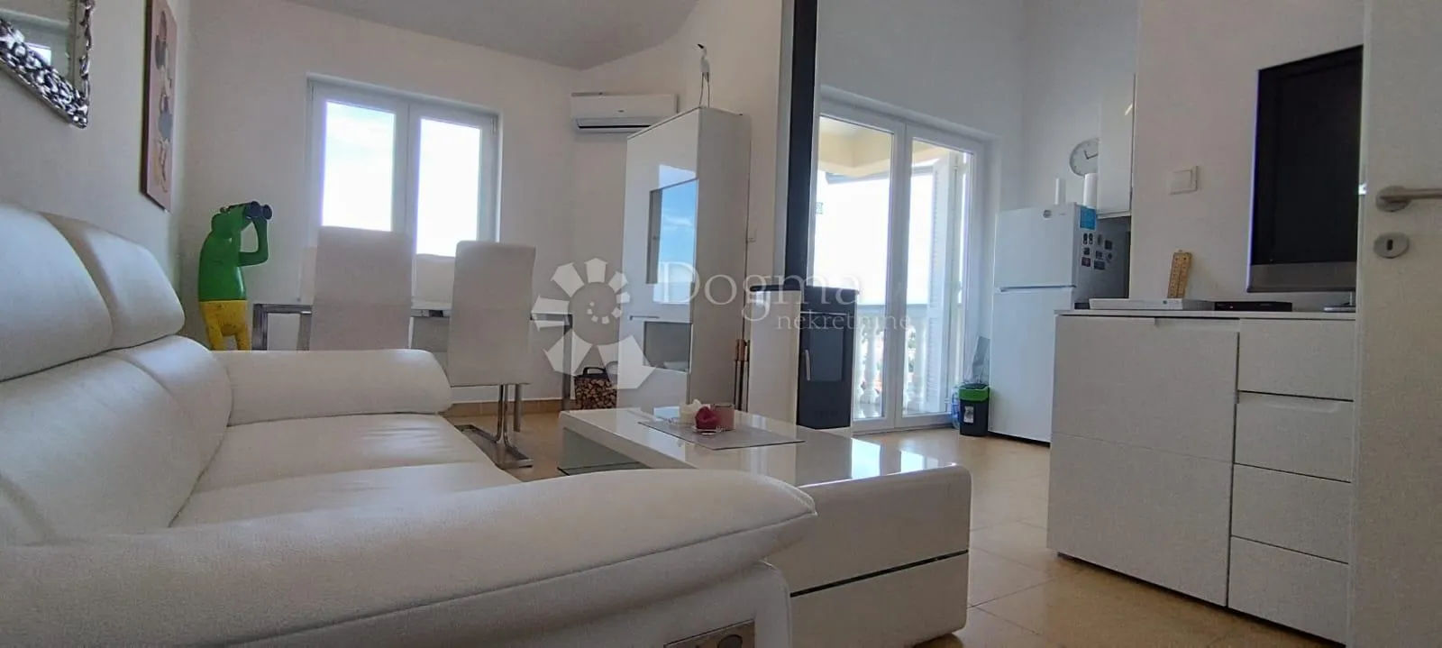 LIJEPO UREĐENI APARTMAN MALINSKA - cover