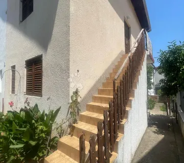 Dvojna kuća Bilice - cover