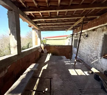 PRILIKA!!! Kuća za adaptaciju sa potencijalom Kraljevica  - cover