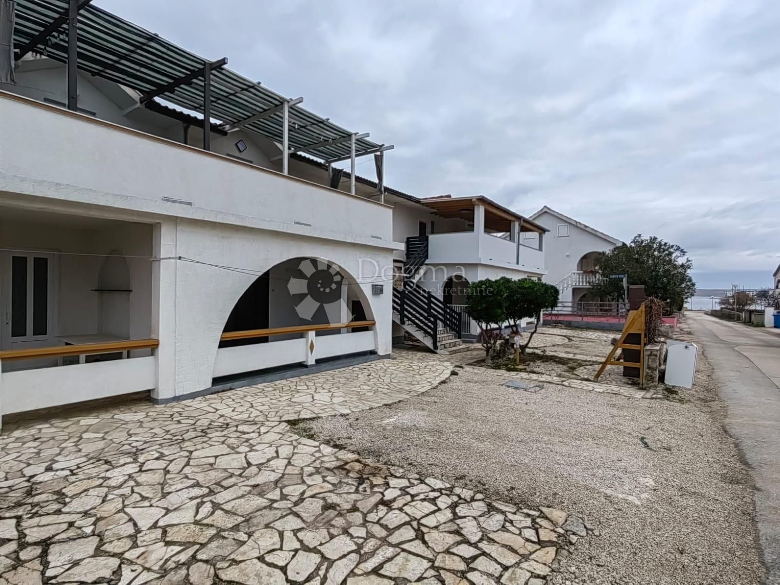 PRODAJE SE APARTMAN NA VIRU 40 m2 BLIZINA MORA - cover