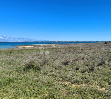 Velika parcela blizu pješčane plaže – Privlaka, 4068 m² - cover