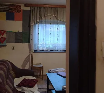Velika gospodarska zgrada i solidna kuća - cover
