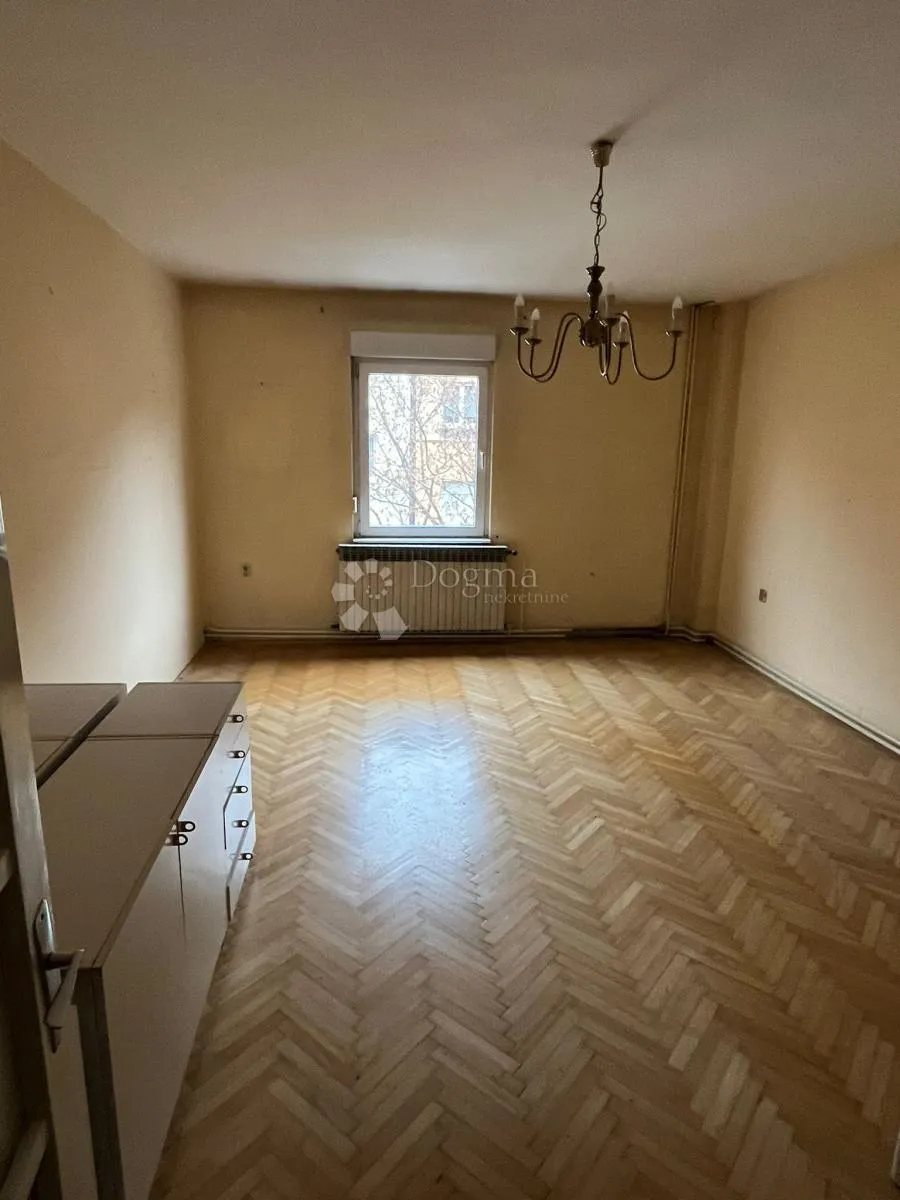 DVOETAŽNI STAN NA KVATRIĆU - cover