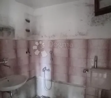 Kuća za adaptaciju u Čučerju, na dobroj lokaciji - cover