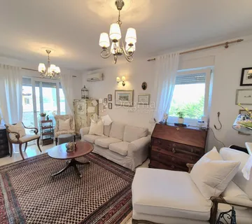 Stan iz snova s pogledom na more – 2 minute do plaže i potpuno namješten - cover