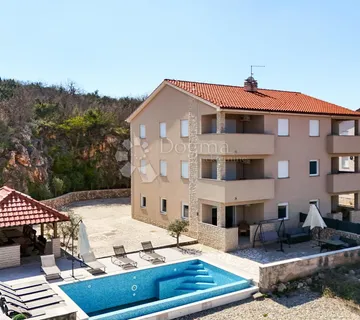 KLIMNO, vila s bazenom i 6 app na svega 250m od mora - cover