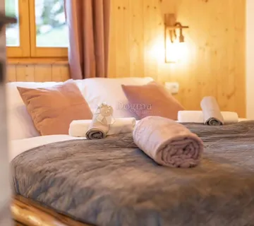 KUĆA U PRIRODI S POGLEDOM PERUŠIĆ - cover