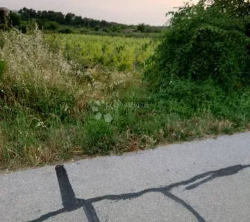 Građevinsko zemljište u Benkovcu – 1.871 m², pristupačna lokacija - cover