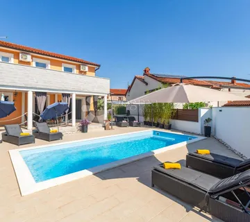 MARČANA - prekrasna dvojna kuća s bazenom i 4 spavaće sobe - cover