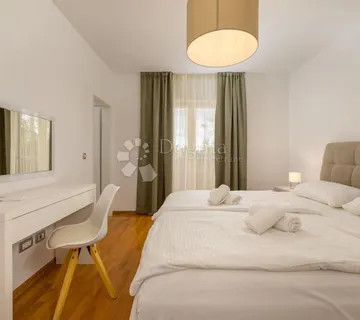 BALE - prostrana vila s prekrasnom okućnicom  - cover