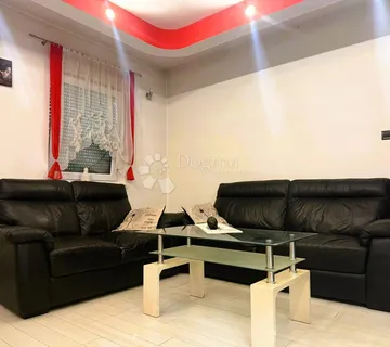 Investicijska prilika! Dvije kuće i potpuno opremljena farma pilića! - cover