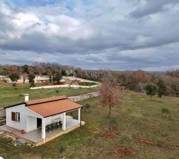 ODMOR U PRIRODI-Veliko zemljište pokraj Rovinja ,sa građevinom 30m2,na 900m od mora - cover