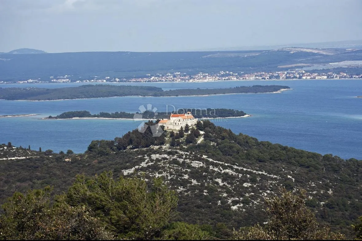 Interesantna i posebna lokacija! Otok Babac-građevinsko zemljište! - cover