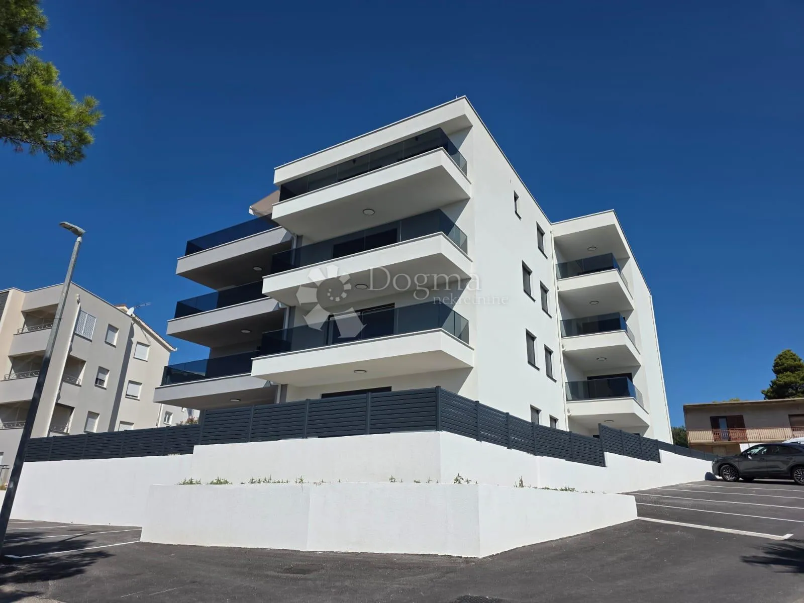 PRIMOŠTEN- DVOSOBNI STAN NA 2.KATU, TOP LOKACIJA S9 - cover